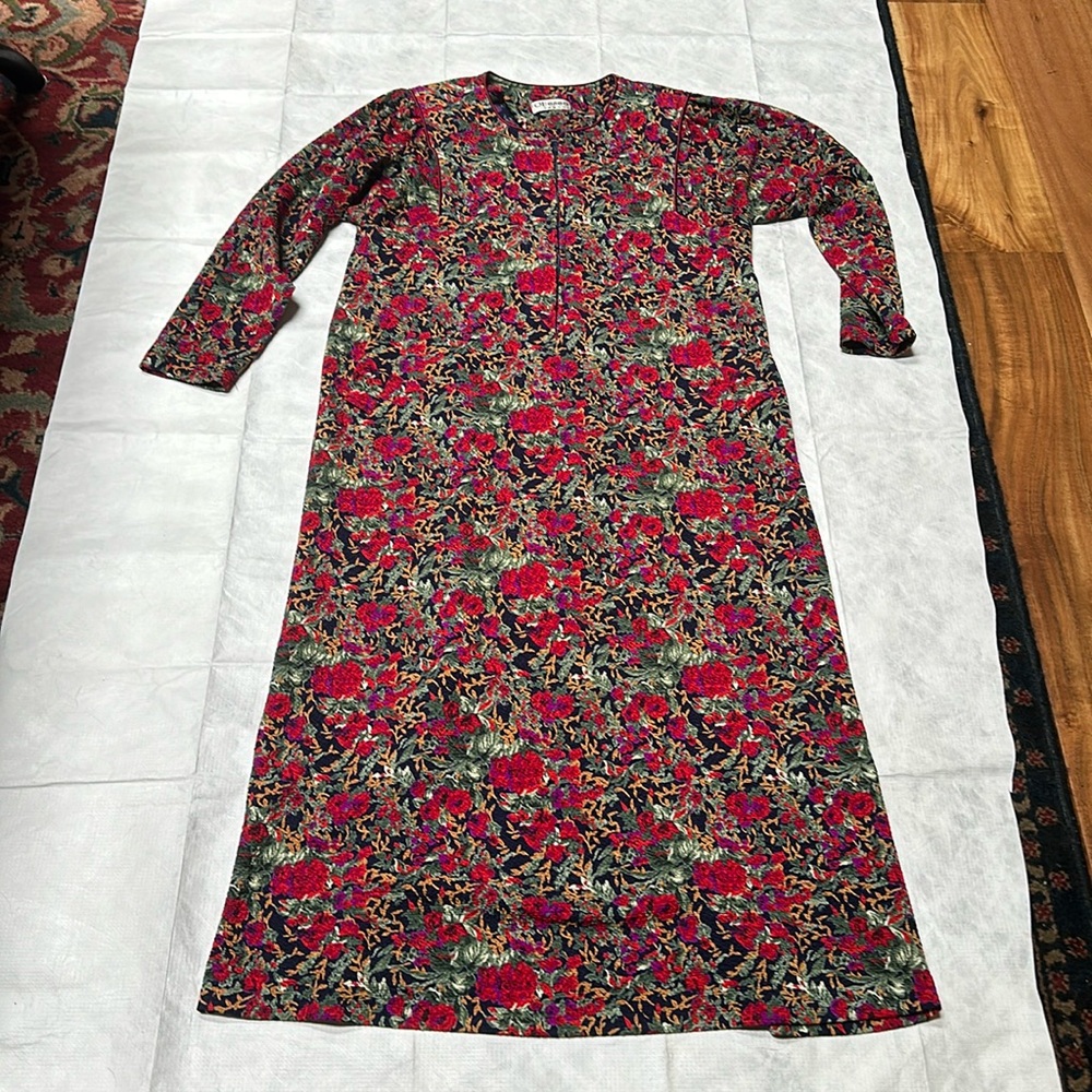 Obenea long dress, bright colors. Flashy and special.